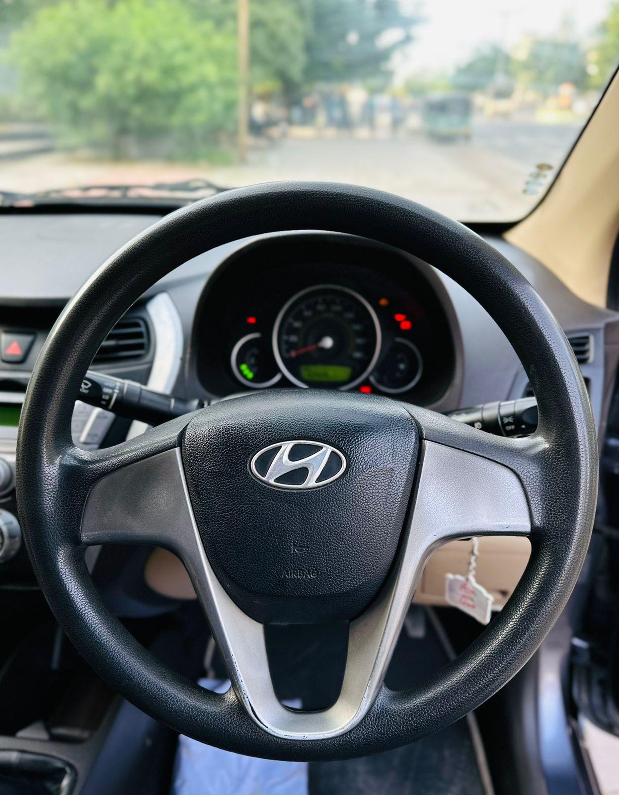 Details View - Hyundai EON photos - reseller,reseller marketplace,advetising your products,reseller bazzar,resellerbazzar.in,india's classified site, Hyundai EON , used Hyundai EON  , old  Hyundai EON ,old  Hyundai EON in Vadodara , Hyundai EON  in Vadodara